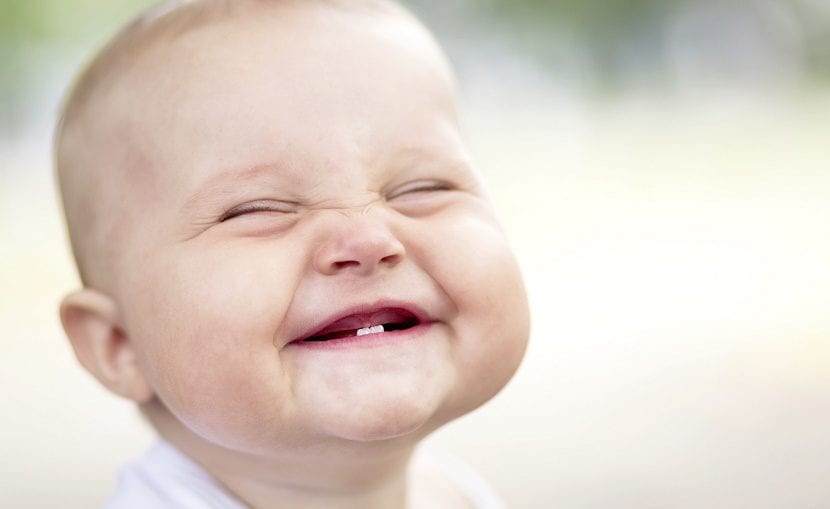 Bebeklerde Diş Çıkartma: Belirtiler, Dişlerin Çıkışı ve Önemli Bakım İpuçları
