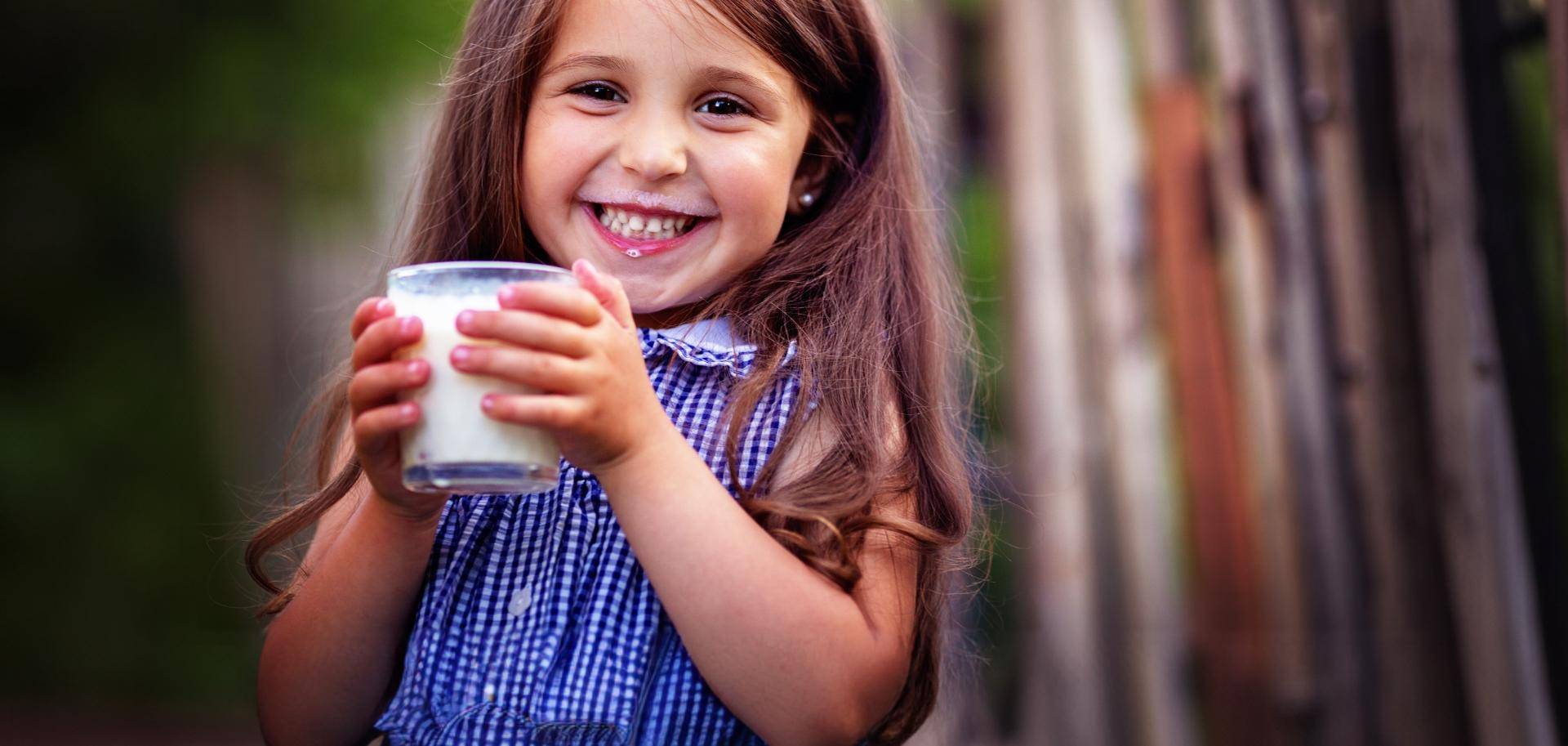Sütlerin Çocuklar Üzerindeki Önemi: Ebeveynler İçin Kapsamlı Rehber